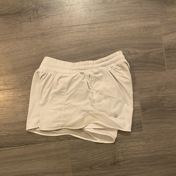 Lululemon Hotty Hot Shorts - Picture 3 of 4